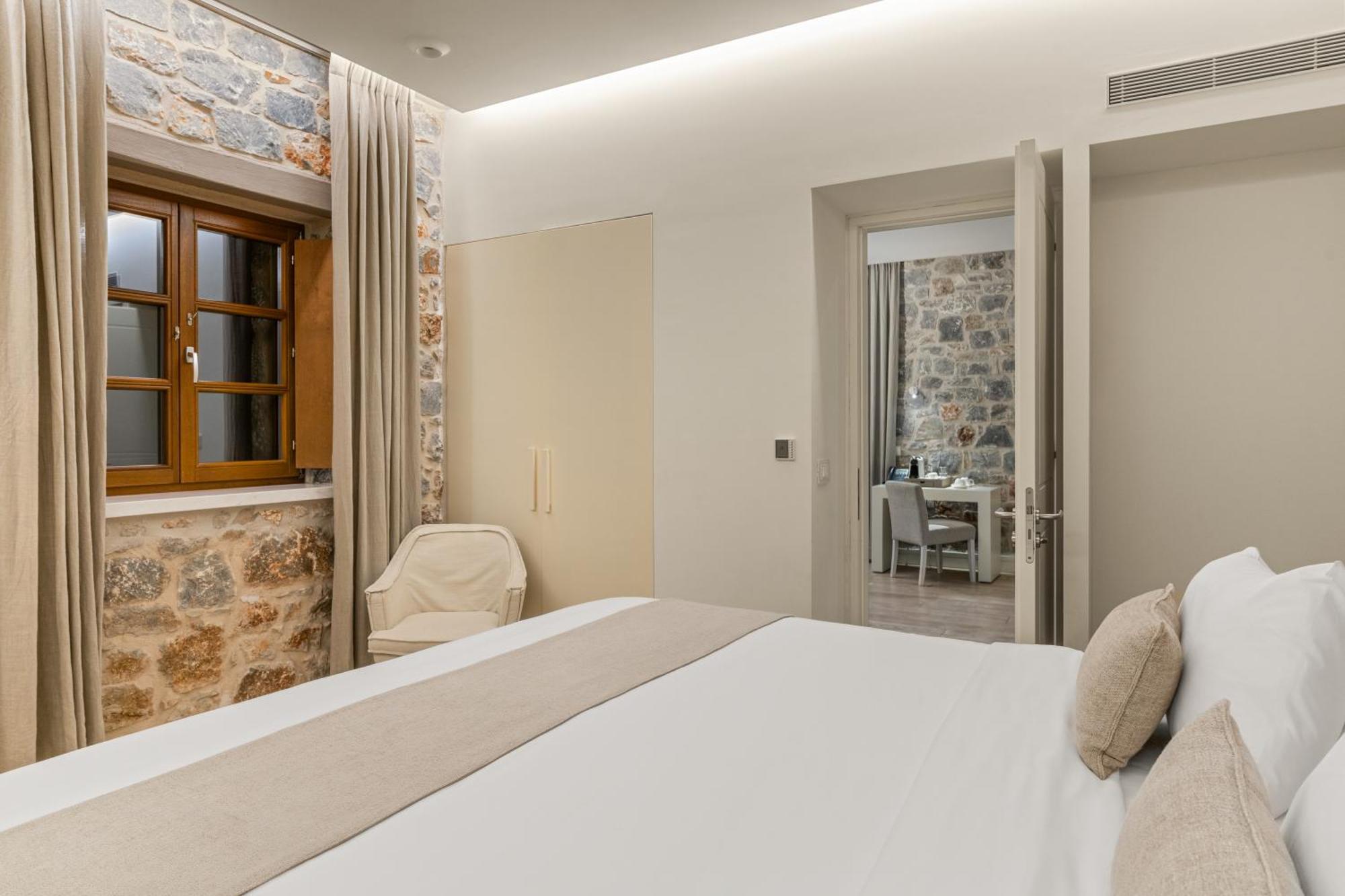 מלון 100 Rizes Seaside Resort- Small Luxury Of The World 4*