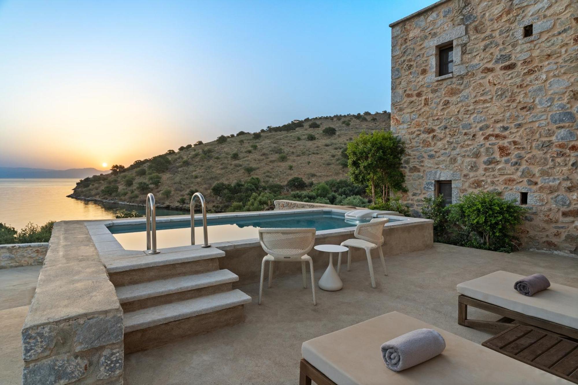 מלון 100 Rizes Seaside Resort- Small Luxury Of The World